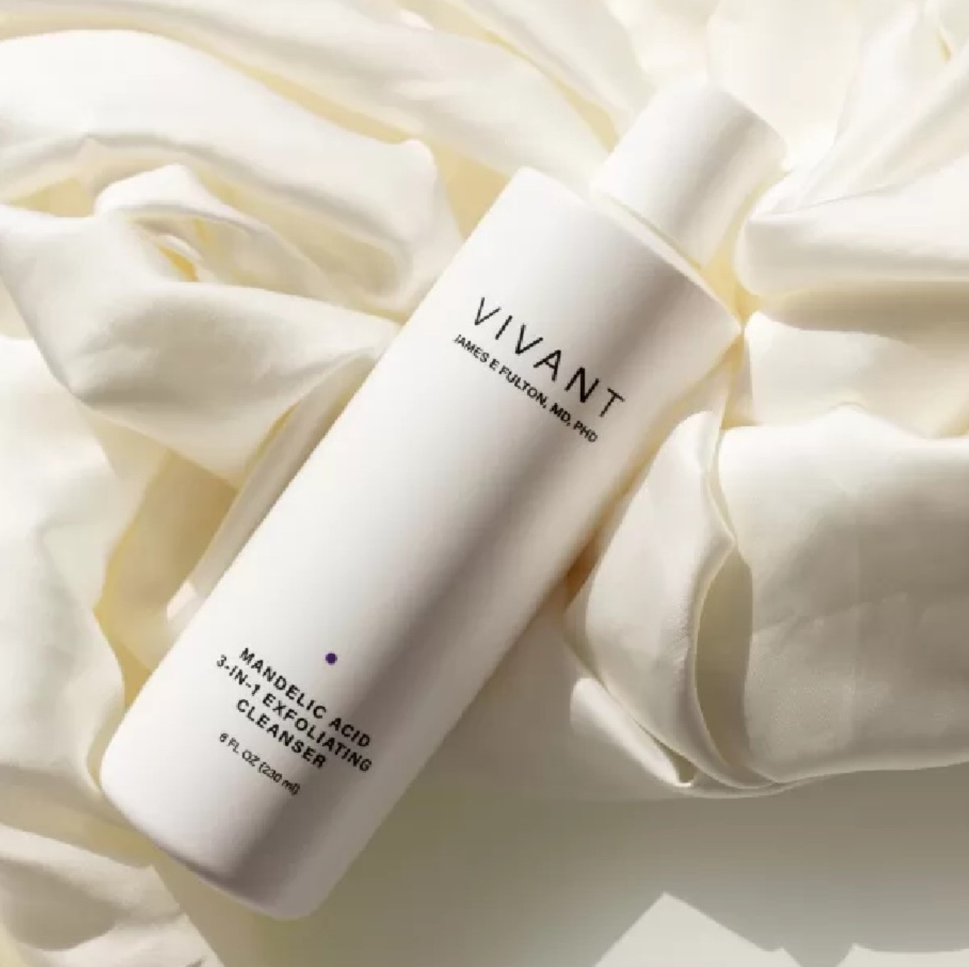 Sữa rửa mặt chống oxy hóa Mandelic acid exfoliating 3 in 1 Vivant 